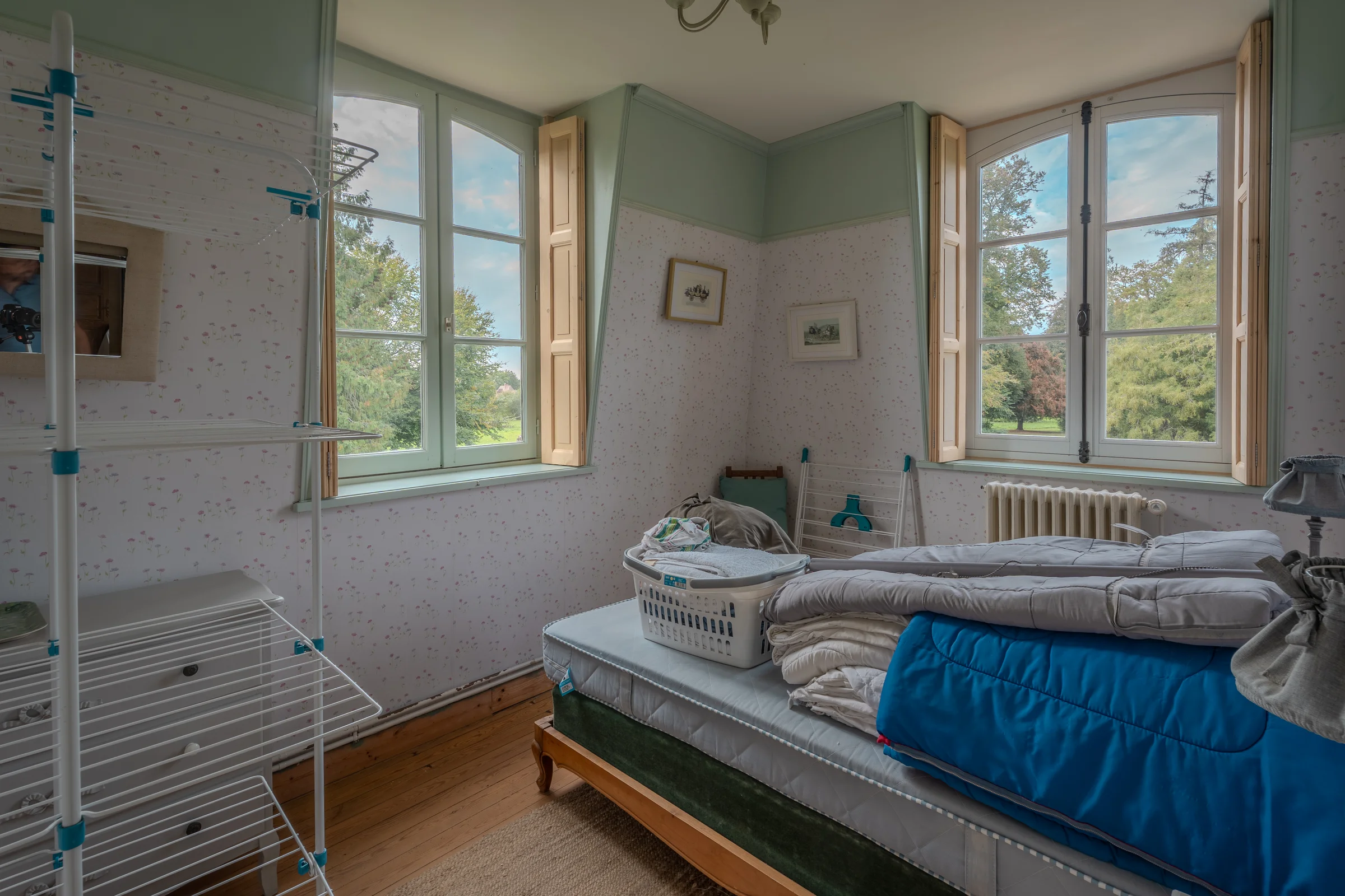 Chambre d'angle, double exposition sur le parc.